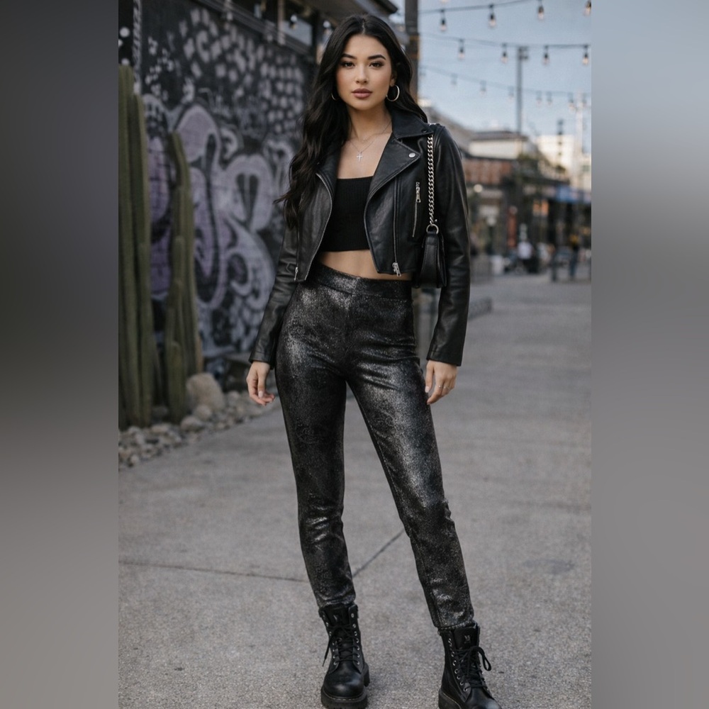 HUE Women’s Metallic Black Foil
Leggings Size M Edgy Moto Rocker
Festival Y2K